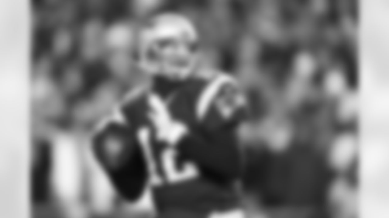 QB Tom Brady completed 291 of 432 passes (67.4%) for 3,554 yards. Brady threw 28 touchdowns and 2 interceptions for a quarterback rating of 112.2.