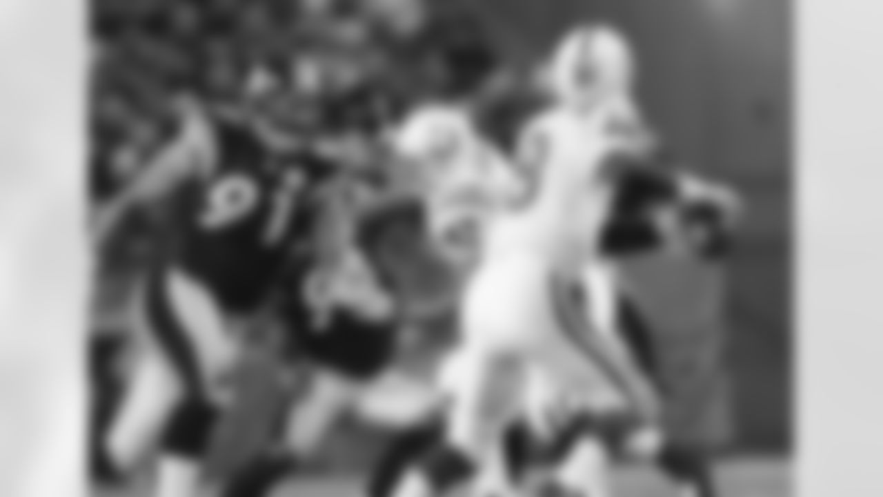 1999 Aaron Smith: If Dick LeBeaus opinion matters, Smith is the best 3-4 defensive end of all time. He played in one Pro Bowl, but more importantly was a starter in 13 playoff games. Smith finished his career with 44 sacks, 20 passes batted at the line of scrimmage, and nine fumble recoveries. Two Super Bowl rings.