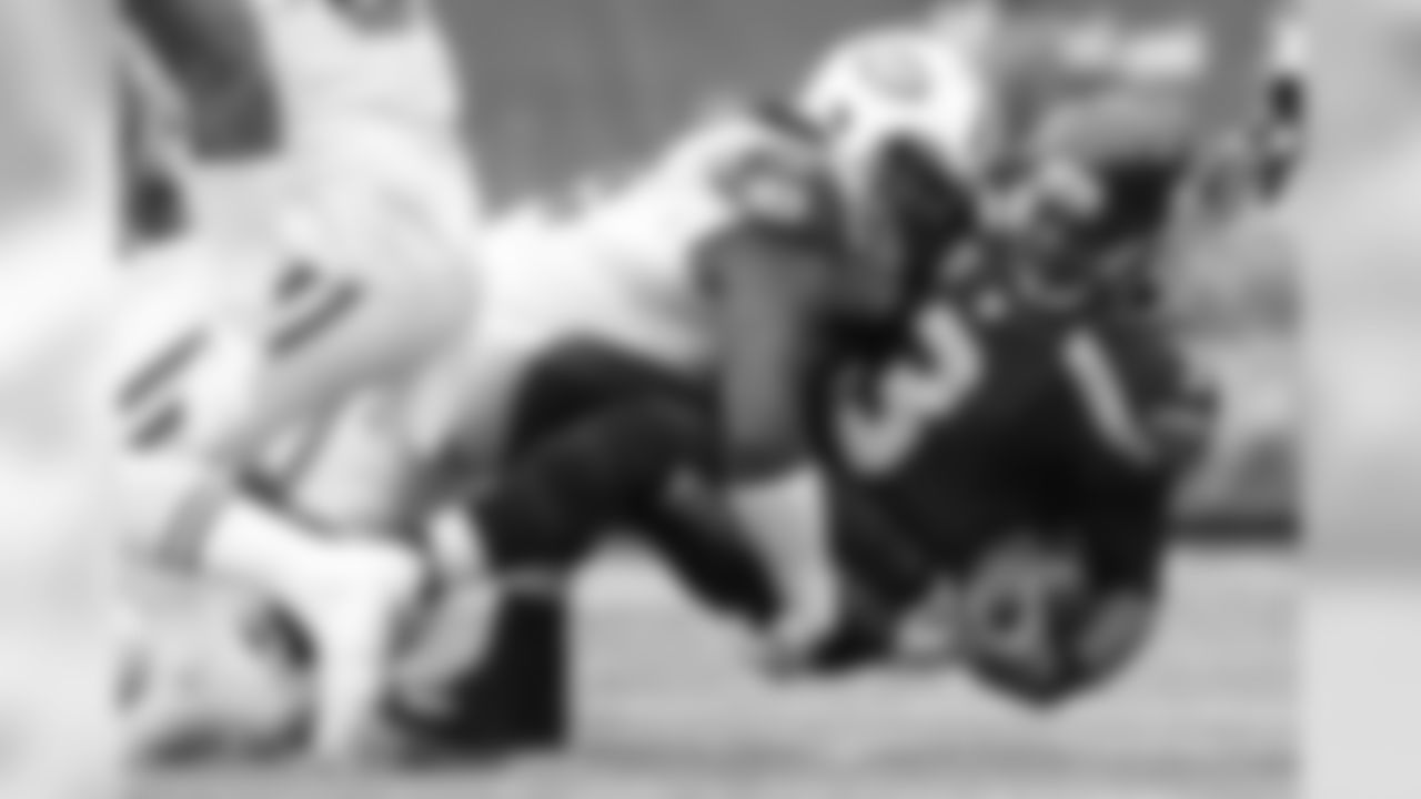 DE Leonard Williams has a team-high of 4 sacks and 15 total tackles (11 solo and 4 assists) in the 2016 season.