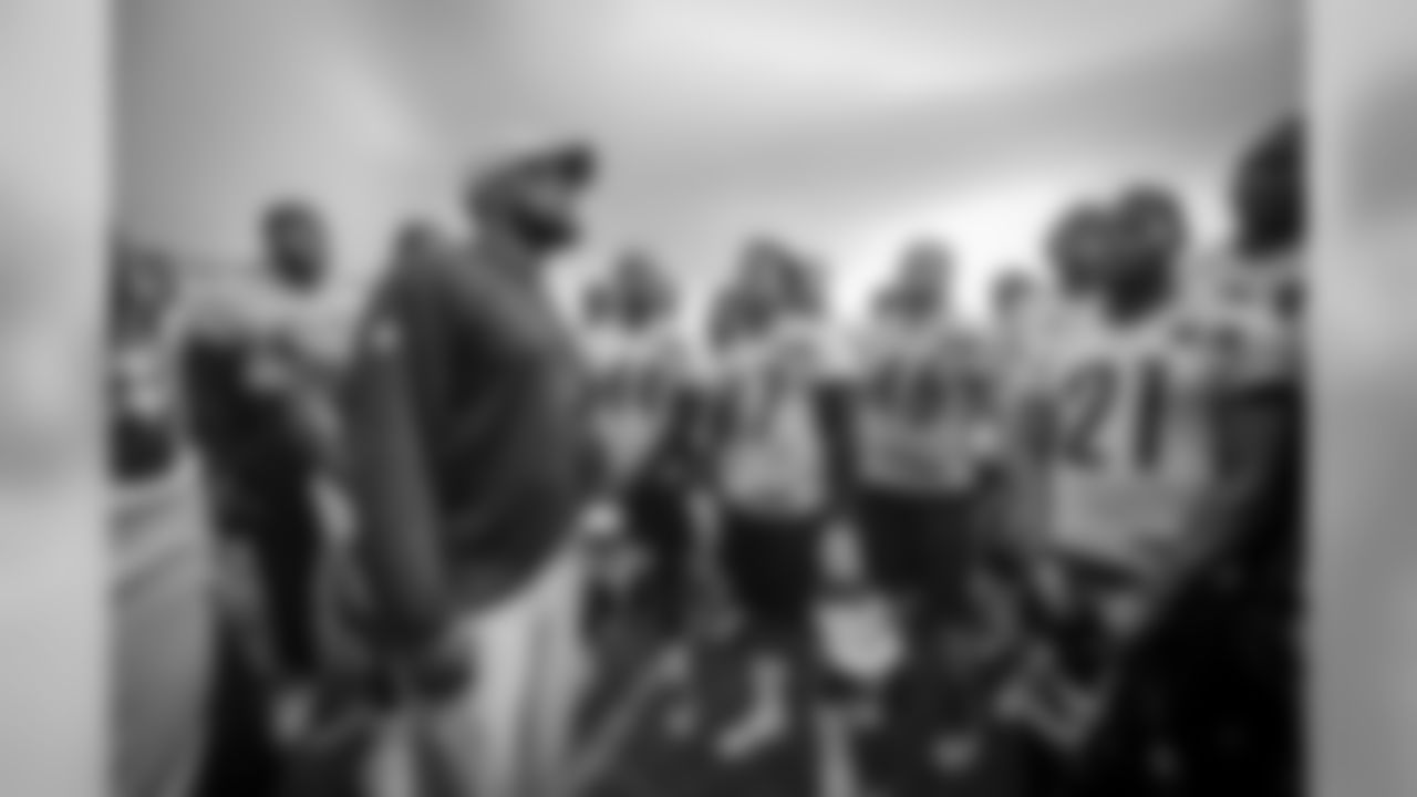 Coach Mike Tomlin and team