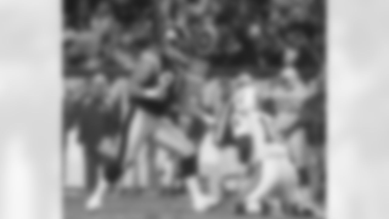 1999 Aaron Smith: If Dick LeBeaus opinion matters, Smith is the best 3-4 defensive end of all time. He played in one Pro Bowl, but more importantly was a starter in 13 playoff games. Smith finished his career with 44 sacks, 20 passes batted at the line of scrimmage, and nine fumble recoveries. Two Super Bowl rings.