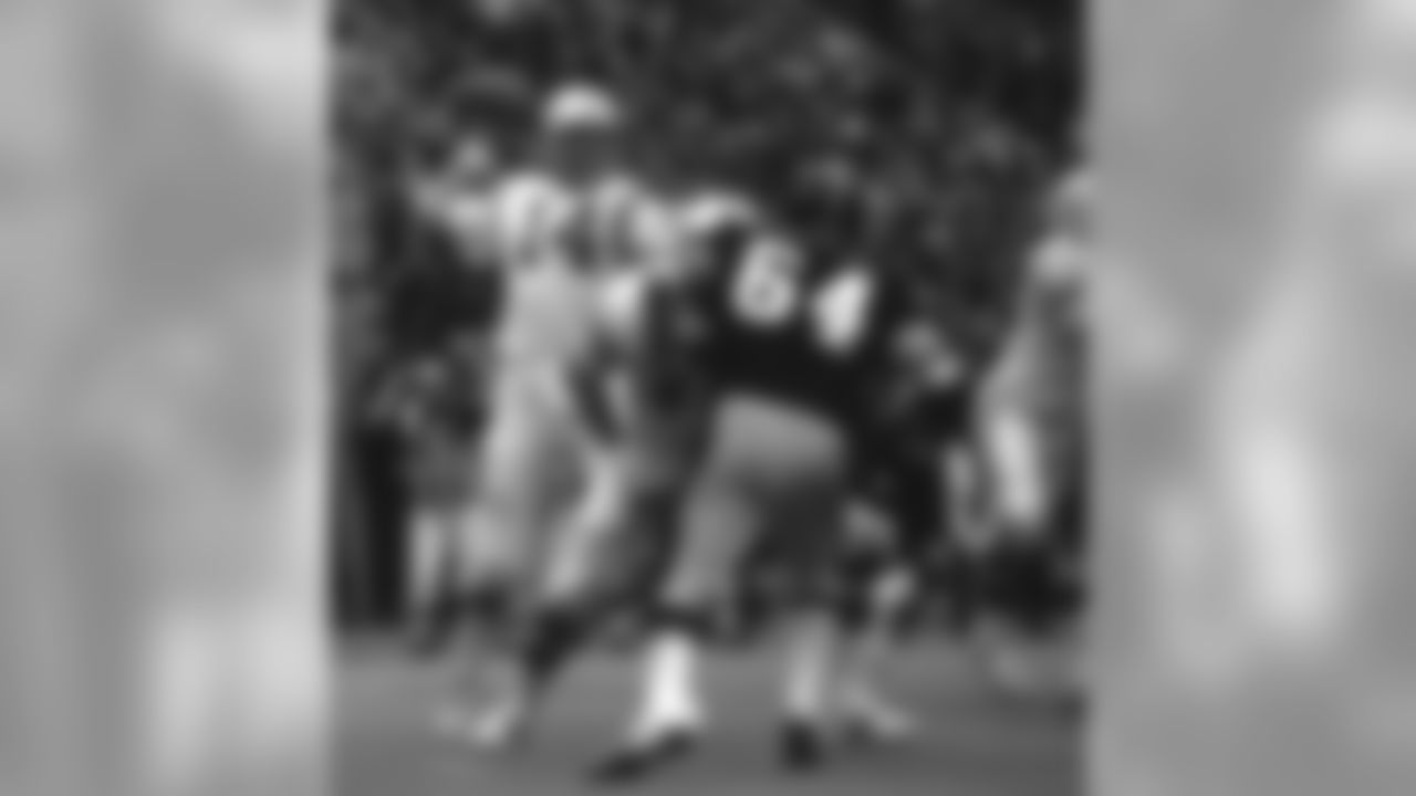 The Steelers defeated the Colts 28-10 in an AFC Divisional playoff game on December 27, 1975.