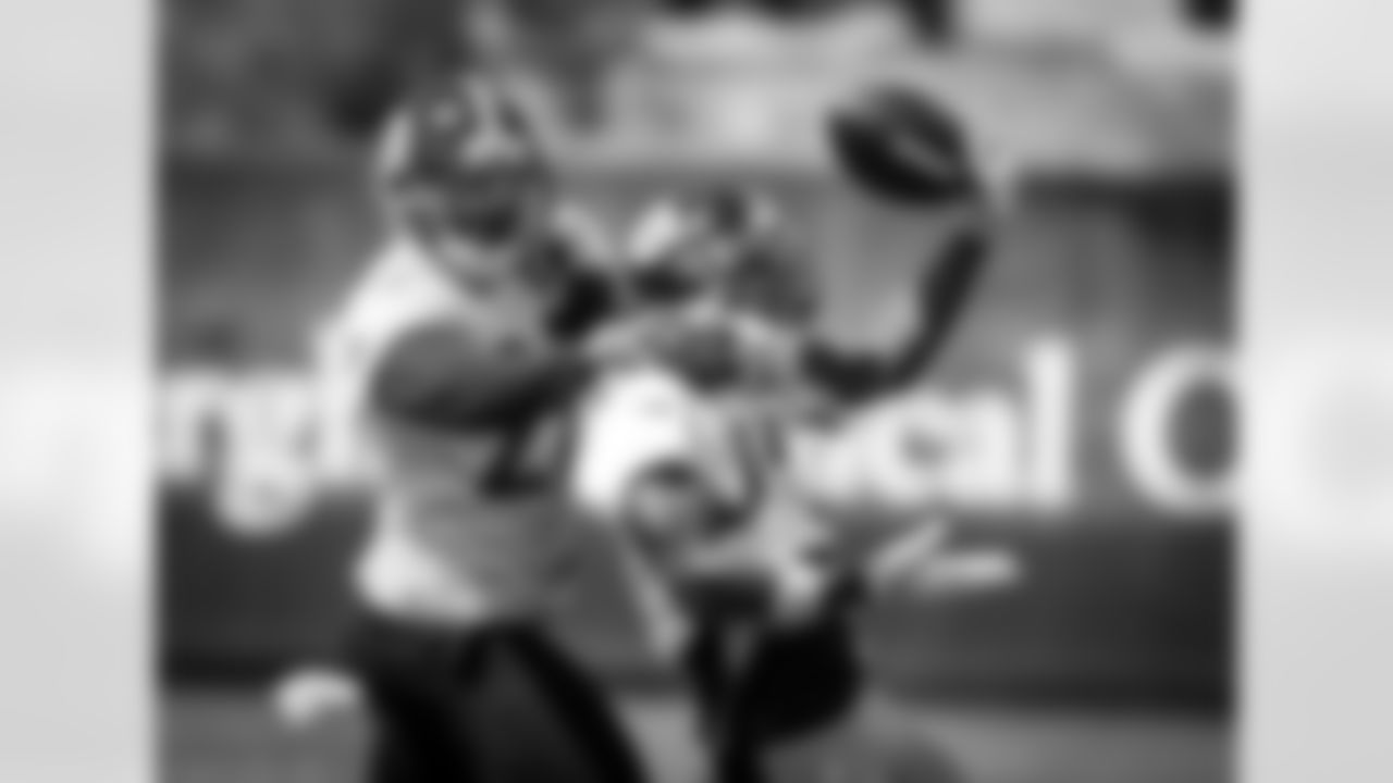 Antonio Brown, William Gay