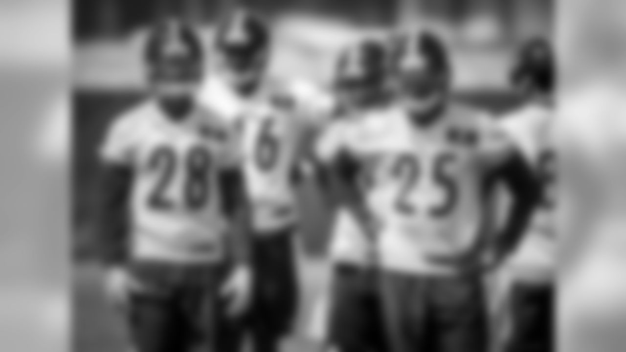 Sean Davis, Artie Burns