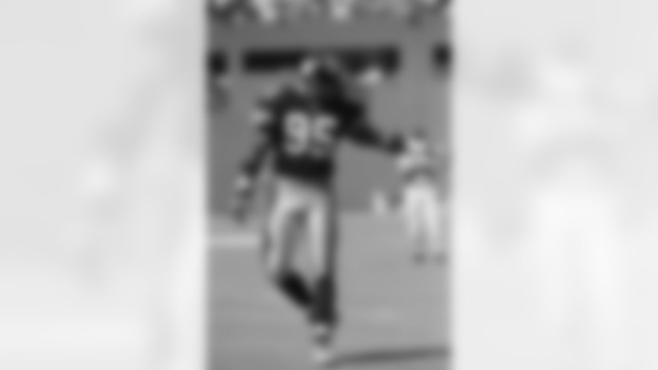 1987 Greg Lloyd: In the course of franchise history, there have been players who personified the attitude that is Steelers football. Greg Lloyd was one of those players. During his career here as an outside linebacker, Lloyd played in 131 games and started 125, and in those he recorded 53.5 sacks and 25 takeaways, 10 interceptions and 15 fumble recoveries. He was voted to five Pro Bowls and was named first-team All-Pro three times.