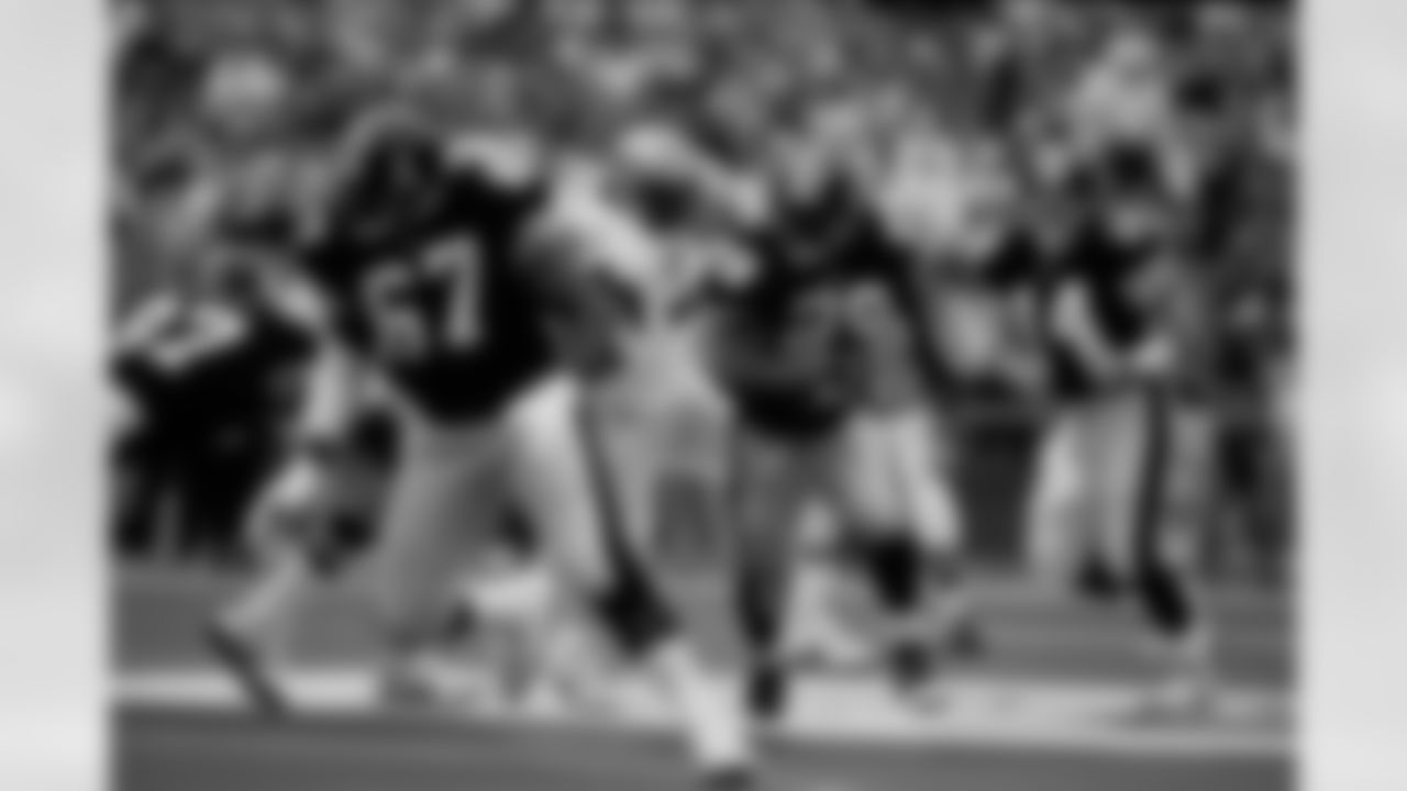 1990 Barry Foster: A wishbone-formation fullback at Arkansas, Foster got his chance to be the feature back in 1992 when Bill Cowher was hired to replace Chuck Noll. In that season, Foster led the NFL with 390 carries, and he used those to gain a franchise record 1,690 yards to go along with 11 touchdowns. In his four other seasons with the Steelers 1990, 1991, 1993, 1994 Foster rushed for a combined 2,253 yards to finish with 3,943.
