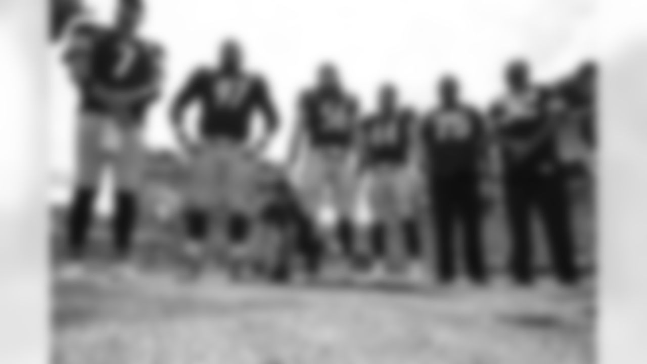 Ben Roethlisberger, Cameron Heyward, Anthony Chickillo, Tyler Matakevich, Joe Greene, Franco Harris