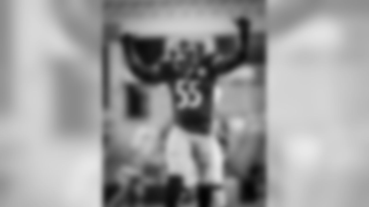 LB Arthur Moats