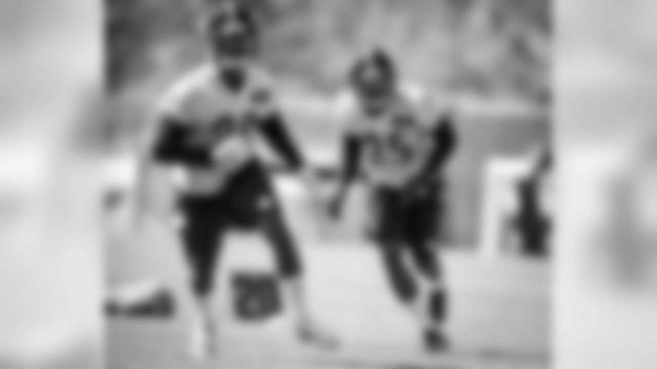 Artie Burns, Sean Davis