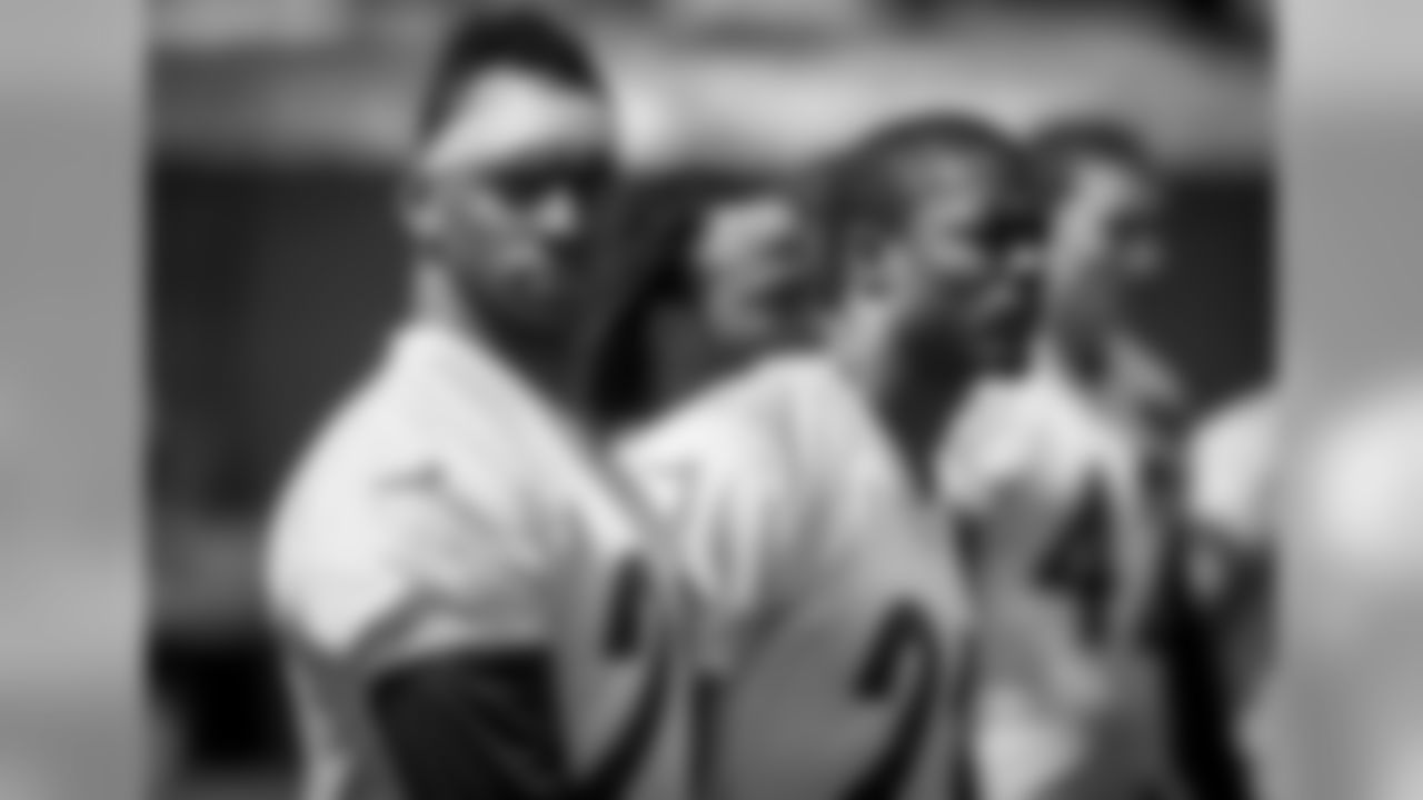 Sean Davis, Artie Burns