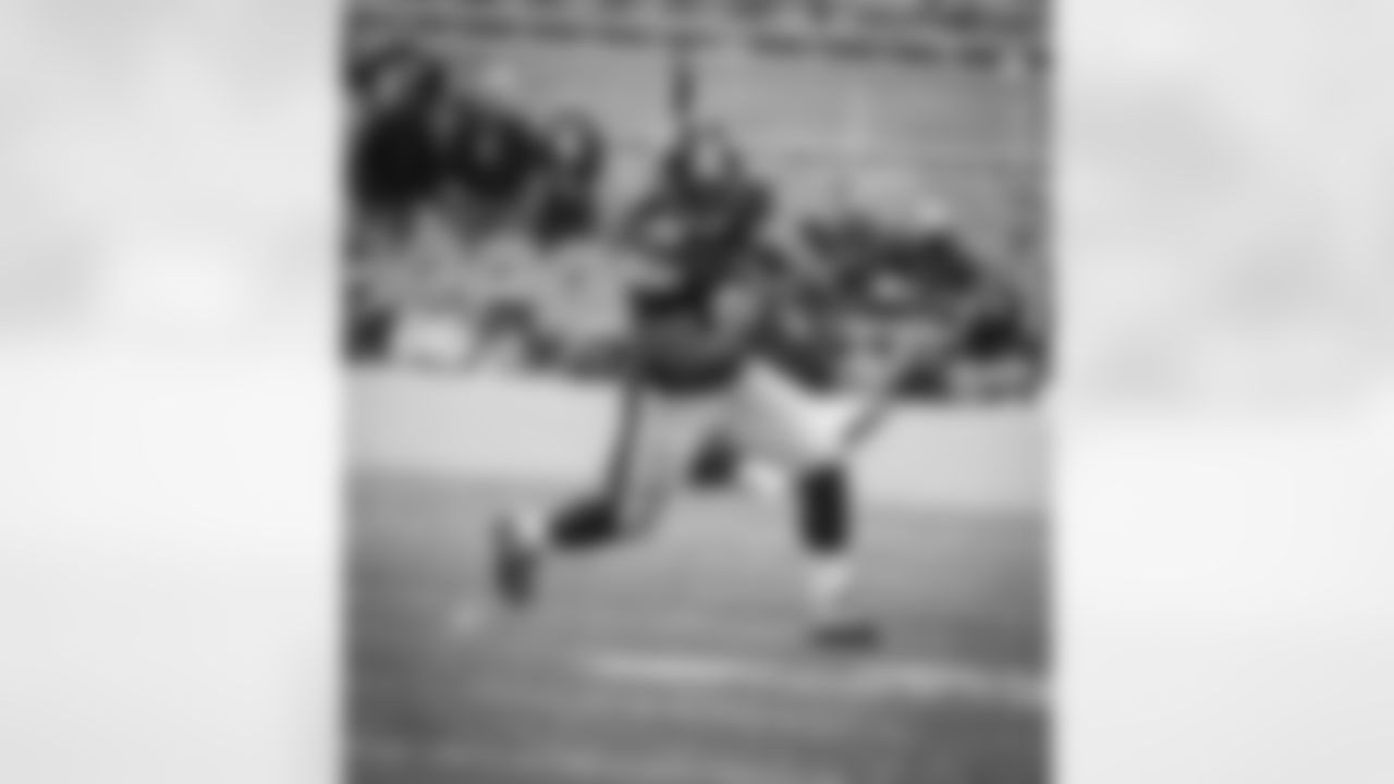 RB DeAngelo Williams has rushed for 343 yards on 98 carries and has rushed for 4 touchdowns.