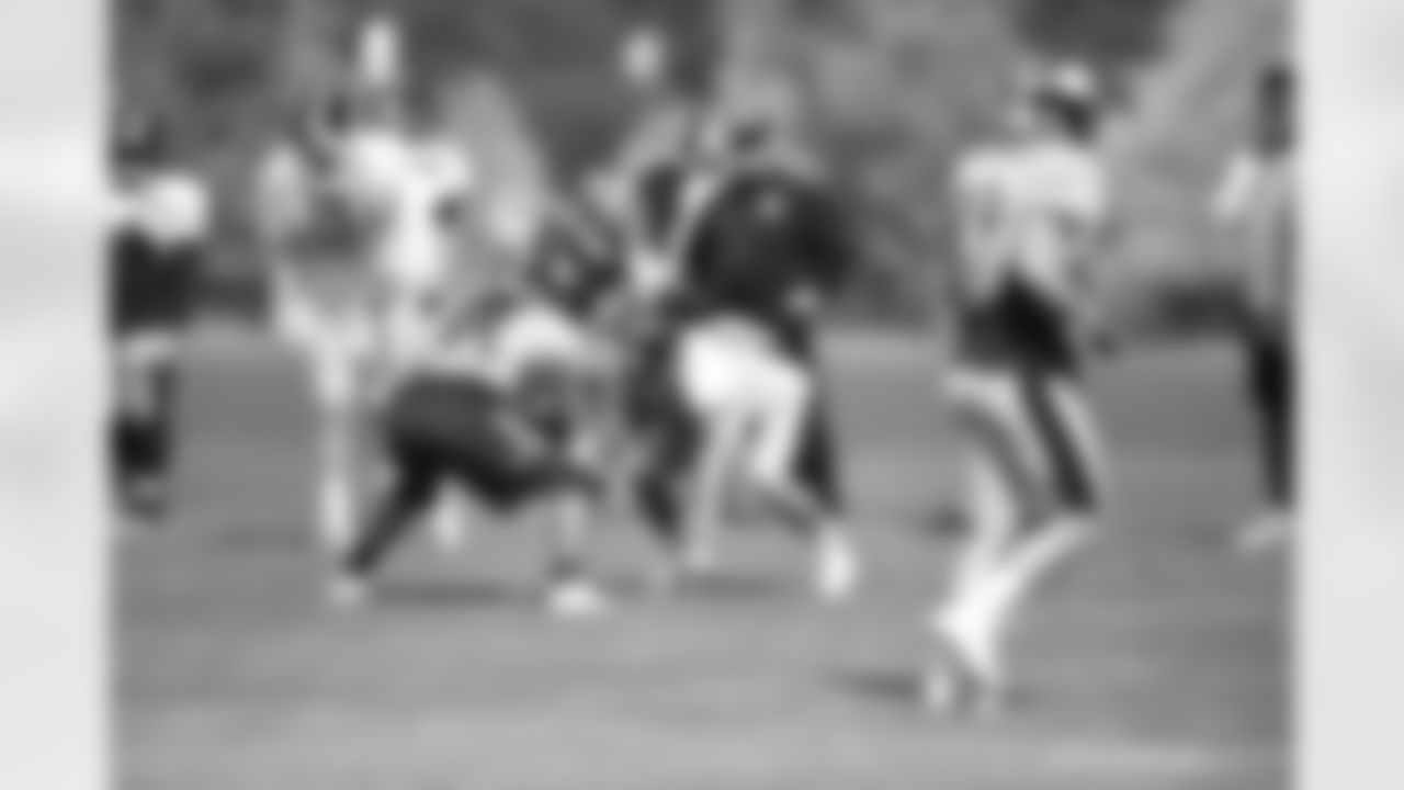 LB Jarvis Jones (95) and TE Jesse James (81)