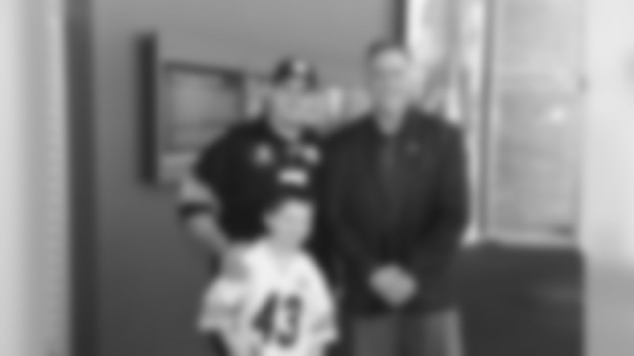 Kevin Greene with Steelers fans.