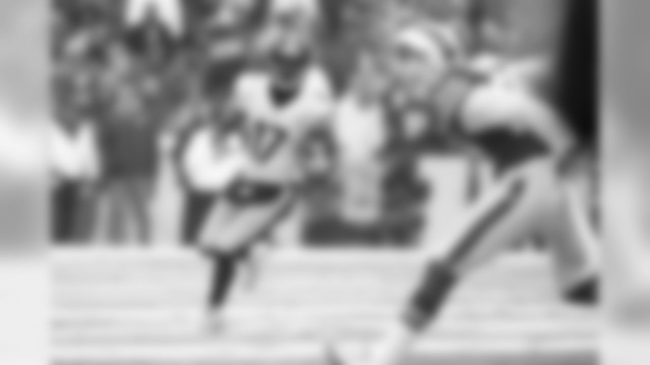 WR Eli Rogers has 33 receptions for 374 yards and has hauled in 2 receiving touchdowns for the Steelers offense.