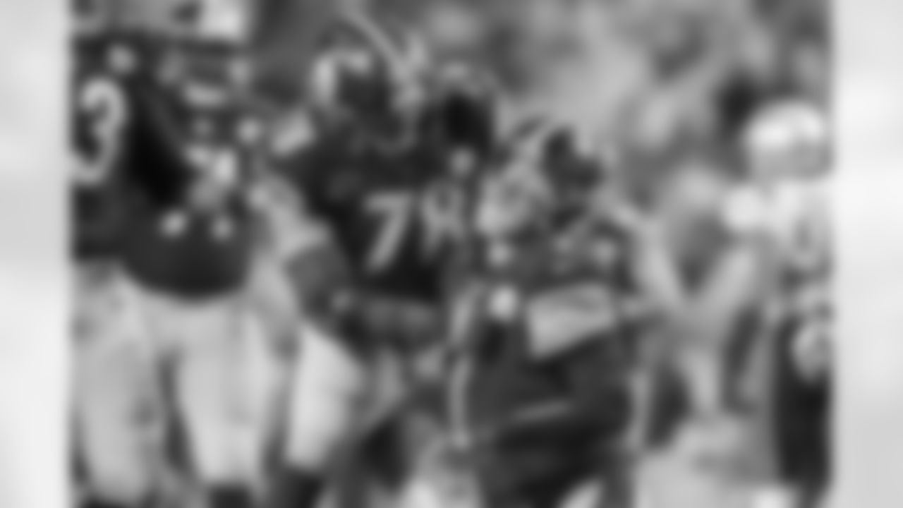 Alejandro Villanueva and Ben Roethlisberger