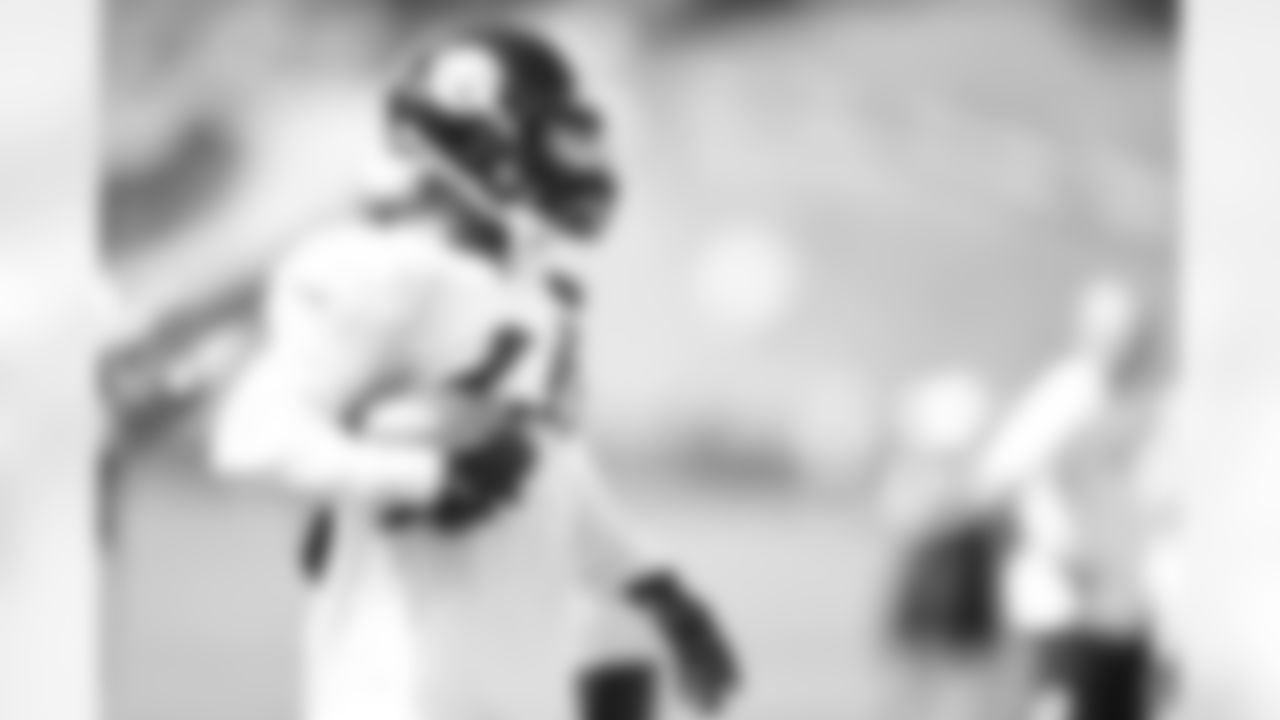 RB Le'Veon Bell (26)