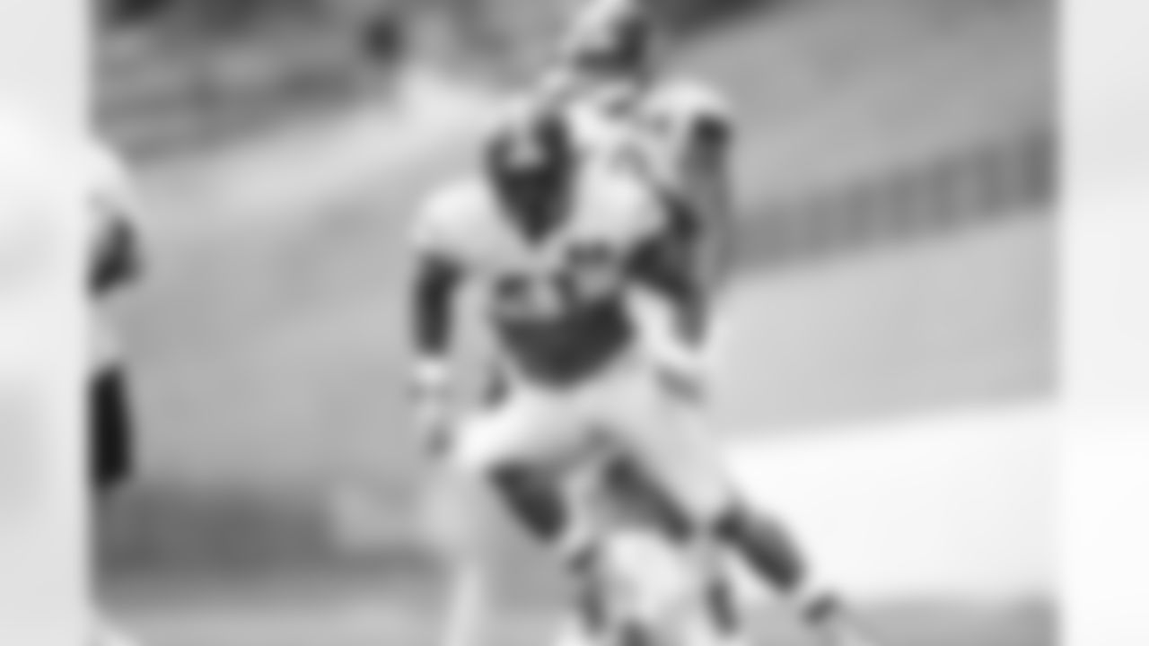 LB Steven Johnson (51)