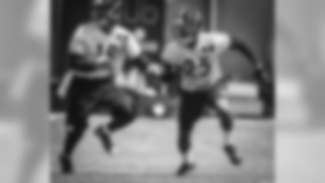 Levi Norwood, Artie Burns