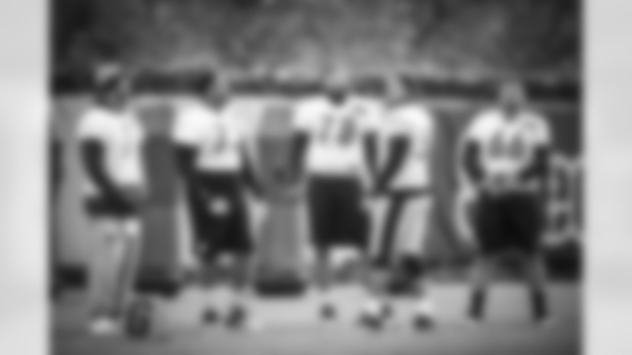 Ben Roethlisberger, Ramon Foster, Alejandro Villanueva, Maurkice Pouncey and David DeCastro