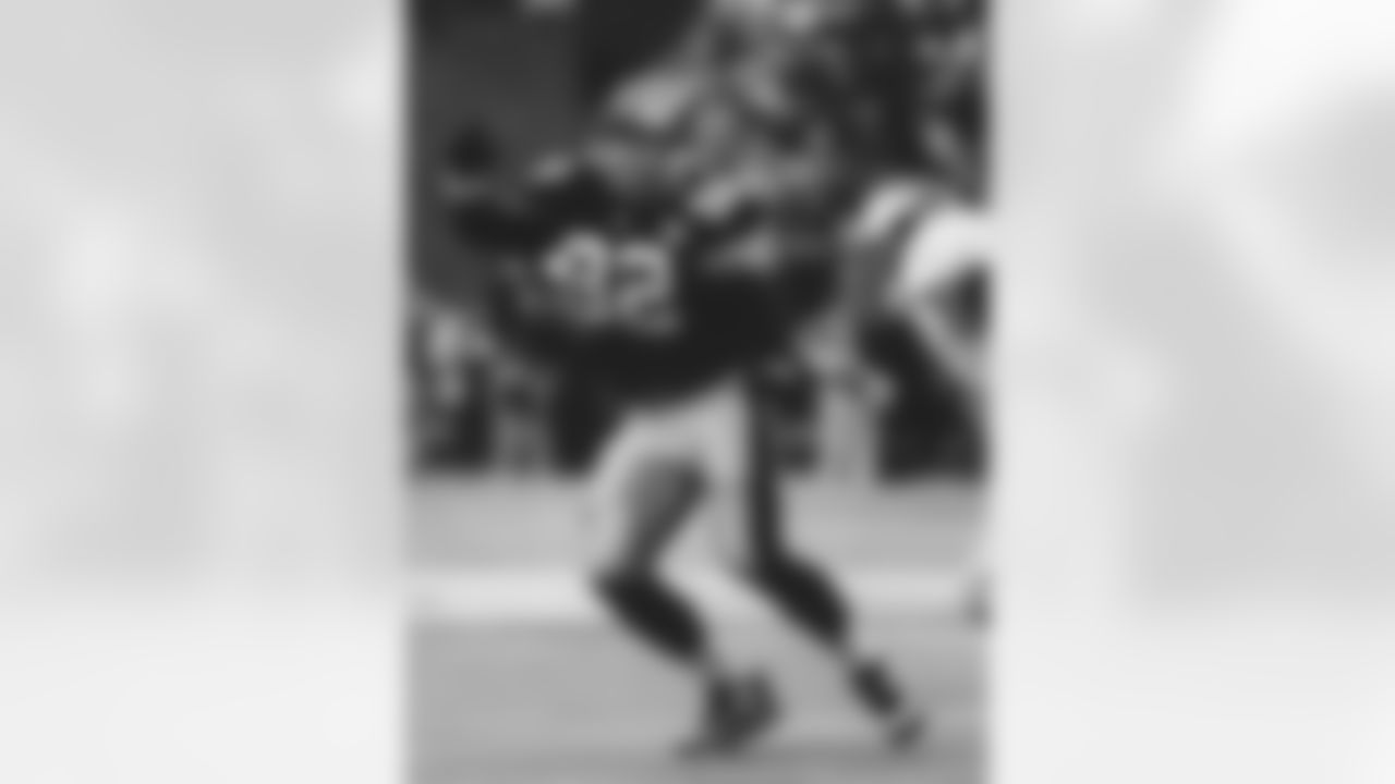 1994 JASON GILDON: He was a pass-rusher, plain and simple. Outside linebackers in a 3-4 can be deployed in a variety of ways, but Gildons forte was rushing the passer. During his 10 seasons with the Steelers, Gildon became the franchises all-time leader in sacks with 77. He was voted to three Pro Bowls, and in 2001 he was named first-team All-Pro.