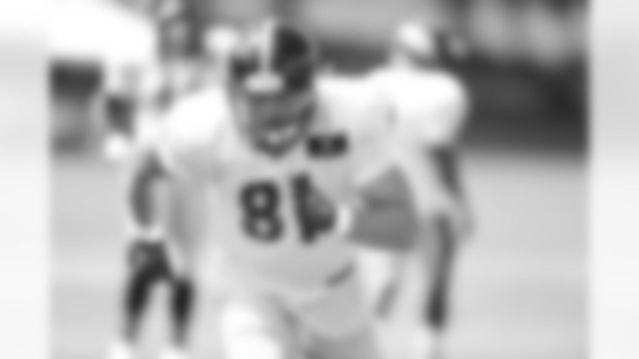 TE Jesse James (81)