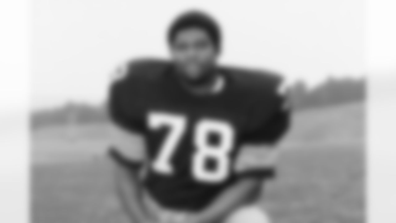 1971 Dwight White: It was in this draft that the final two pieces of the original Steelers Curtain were added. White in the fourth round, and Ernie Holmes in the eighth. In the four seasons from 1972-75, White posted 33.5 sacks and famously came out of the hospital on Sunday morning to start Super Bowl IX against the Minnesota Vikings. White still is ninth in team history with 46 sacks. Four Super Bowl rings.