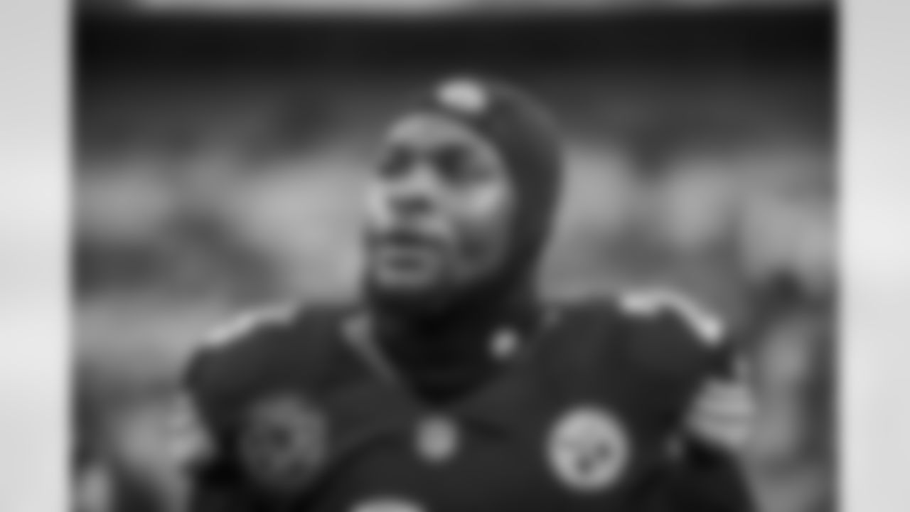Placed franchise tag on RB Le'Veon Bell, March 6, 2018.