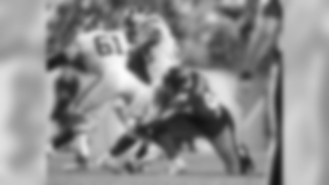 LB Lawrence Timmons has a team-high of 24 total tackles (13 solo and 11 assists) for the Steelers defense in 2016.