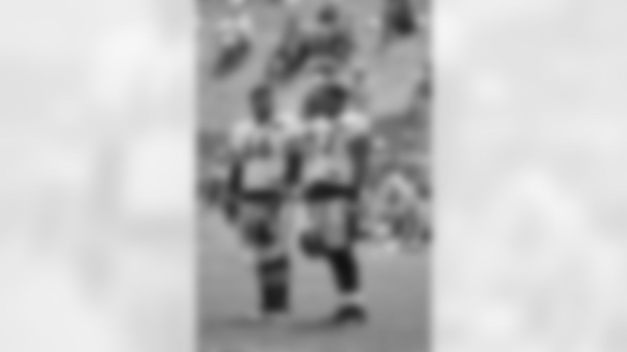 G David DeCastro (66) and C Maurkice Pouncey (53)