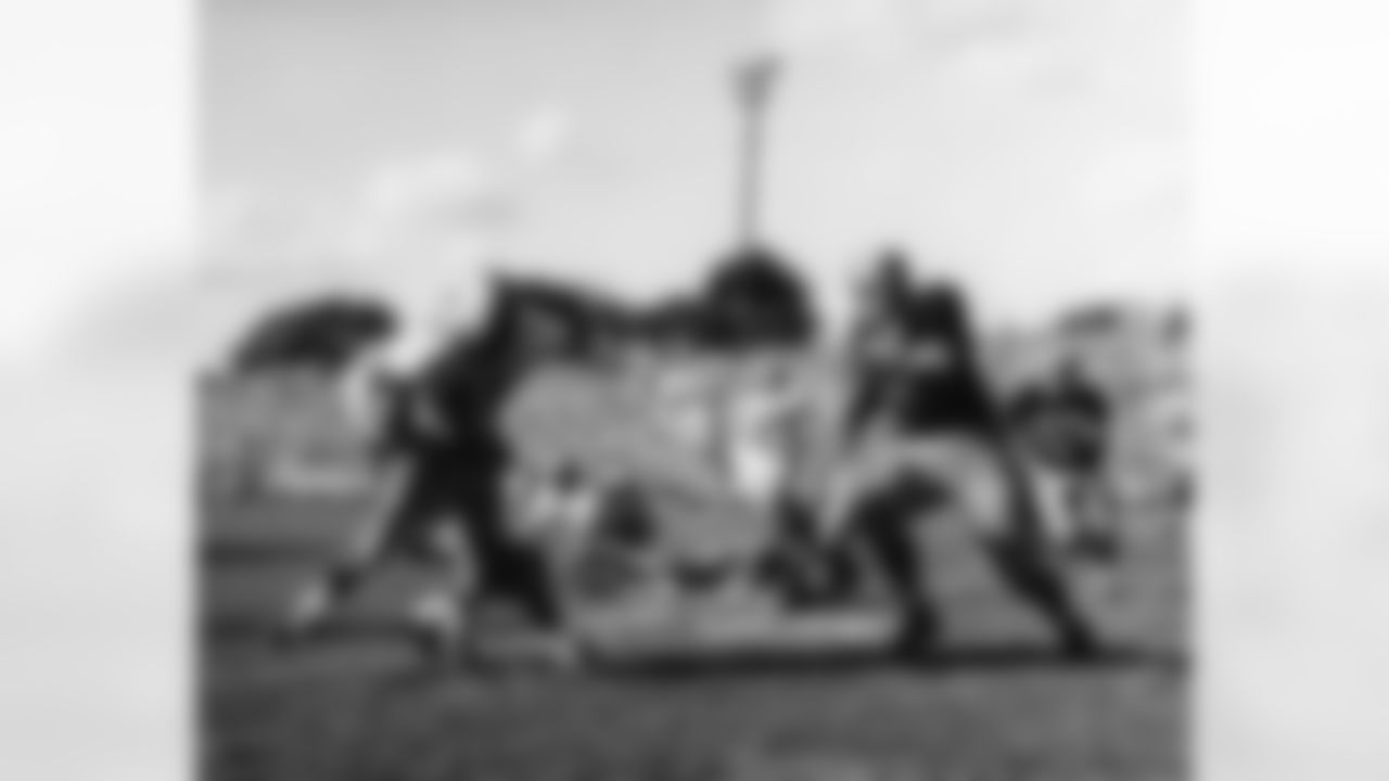 1951 Ray Mathews: In the 1952-53 seasons, Mathews rushed for 575 yards, caught passes for 889, returned punts and kickoffs for 525 and 694, respectively. He also scored 11 touchdowns. Mathews was one of the teams offensive stars throughout the 1950s, and in the franchises first-ever win over the Cleveland Browns, in 1954 by 55-27, Mathews scored four touchdowns.