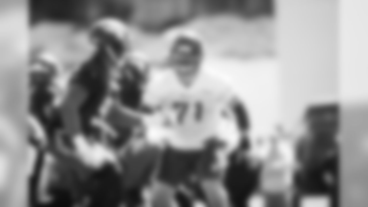 OL Riley Reiff