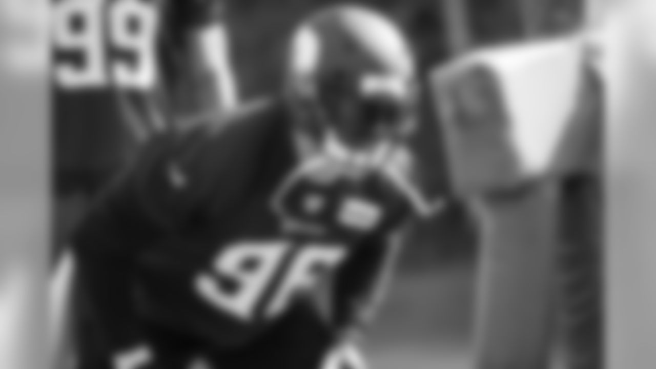 DE Brian Robinson