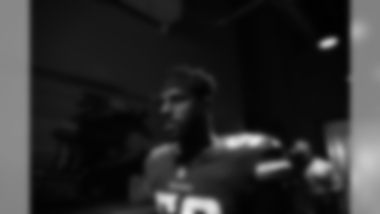 LB Elijah Lee