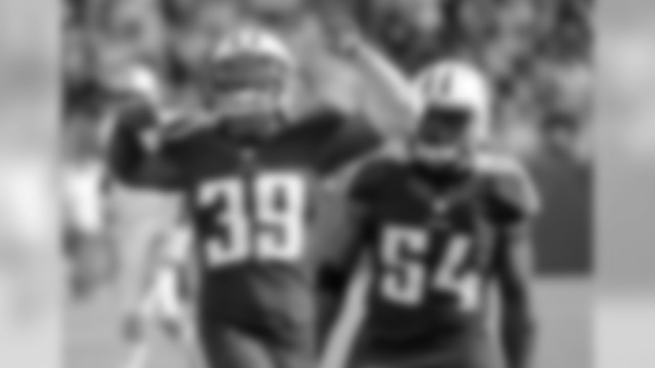 Tennessee's defensive unit ranked 12th in the NFL with 39.0 sacks last season.