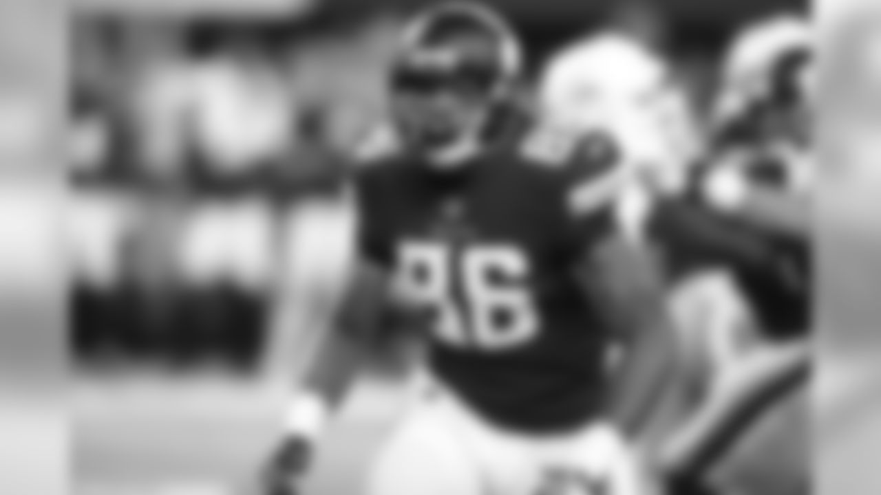 TE Kyle Carter