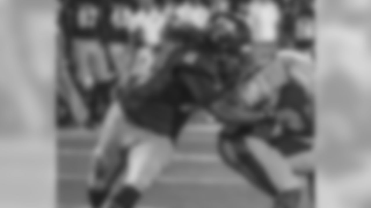 FIU DE Denzell Perine