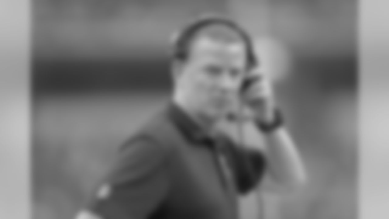 Jason Garrett led Dallas to a 12-4 record in 2014, followed by a 4-12 record last season.