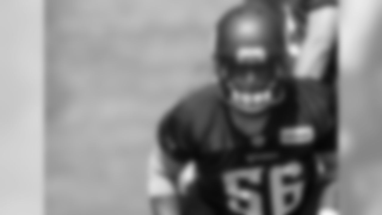 LB Elijah Lee