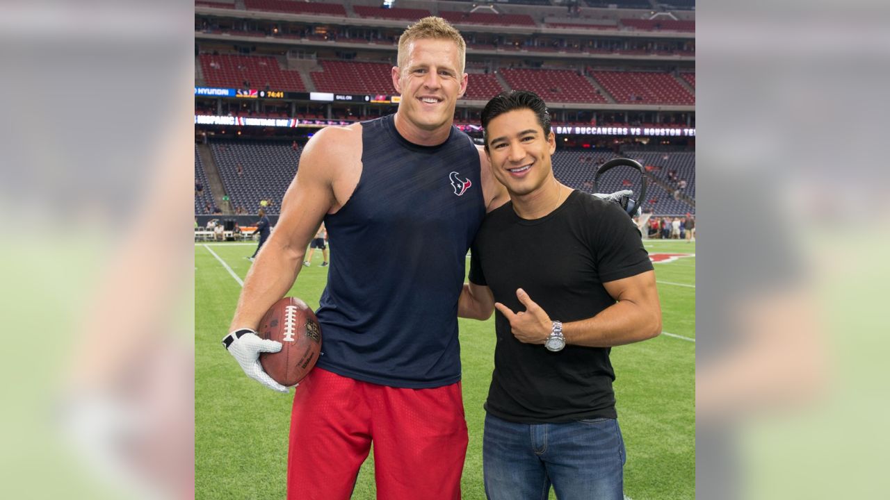 Breakfast J J Watt Surprises Chicharito Mexico