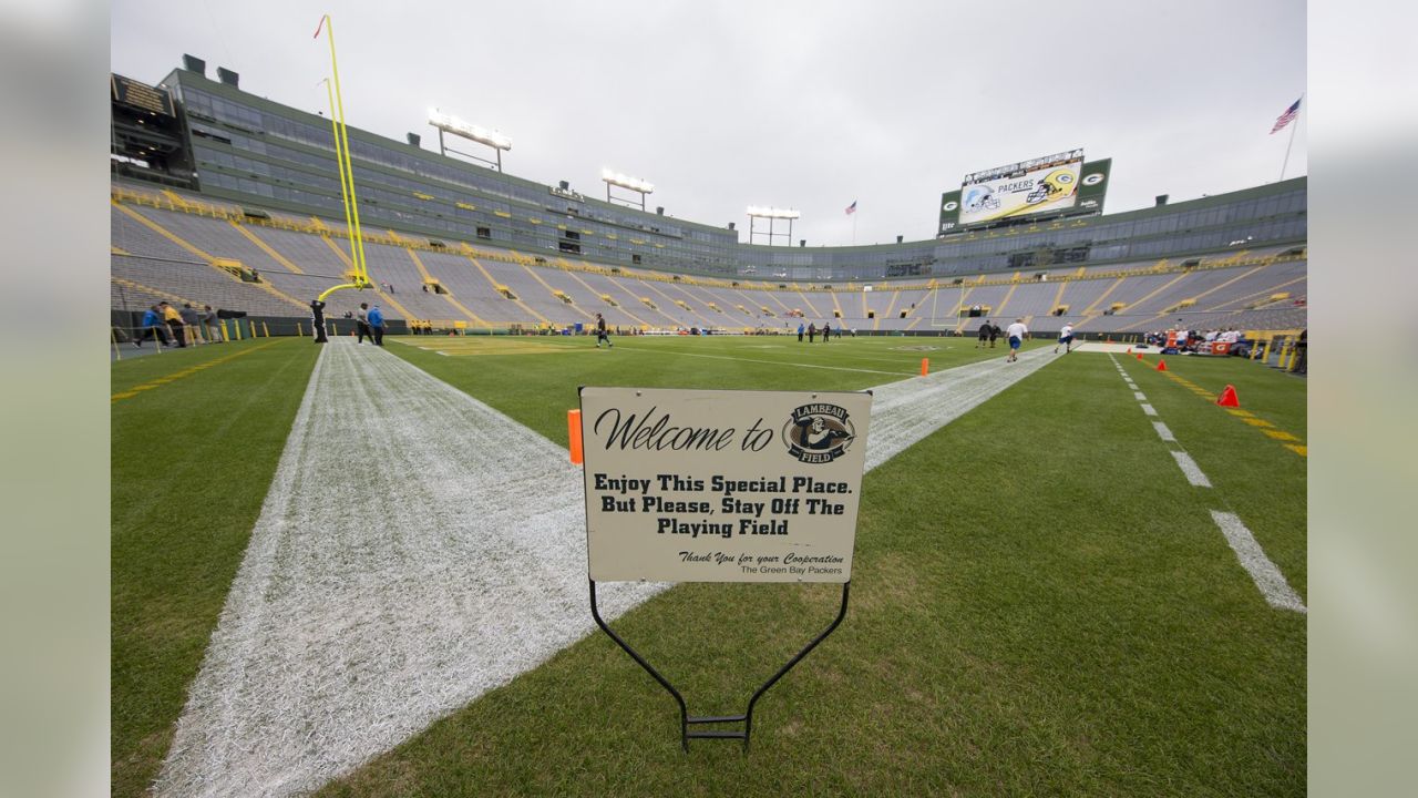 1960s LAMBEAU FIELD STADIUM 1957 HOME FIELD OF NFL GREEN BAY PACKERS NAMED  FOR HEAD COACH CURLY LAMBEAU GREEN BAY WISCONSIN USA - ks3656 LEF001 HARS  DESIGN JOY SATISFACTION HISTORY ARCHITECTURE CELEBRATION