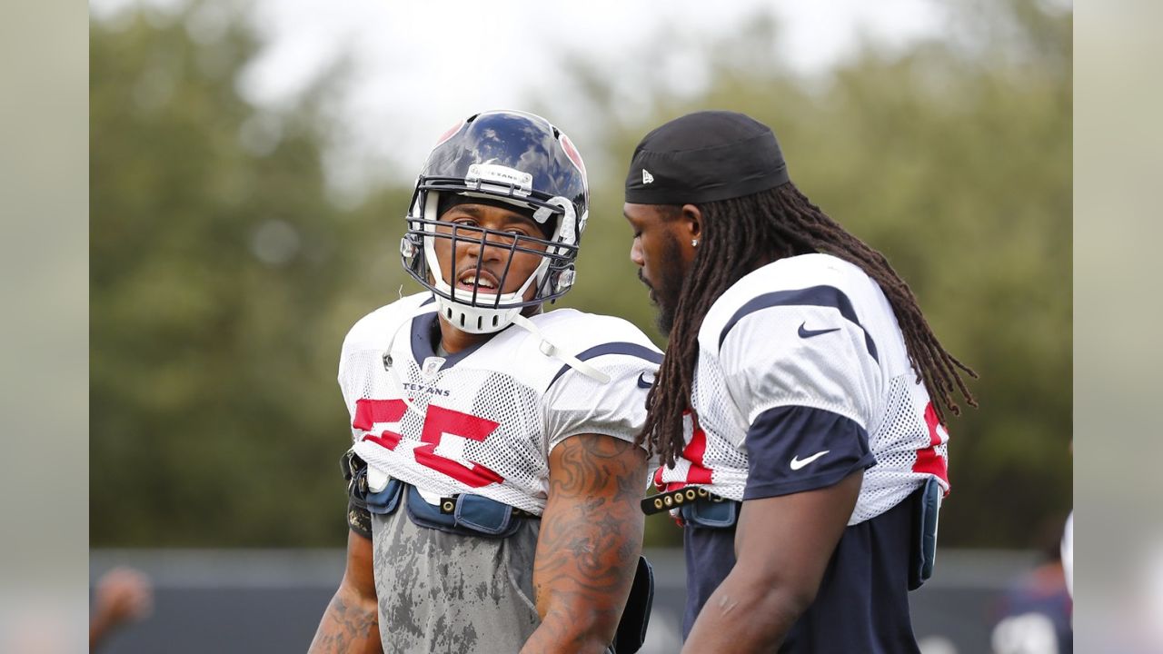 Jadeveon Clowney looks like a child wearing Vince Wilfork's jersey