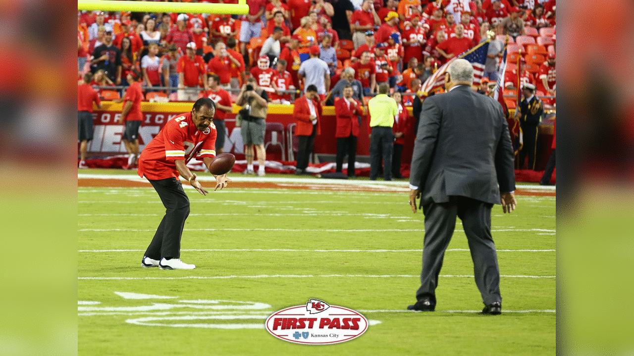 Thursday, September 17th, 2015 | Chiefs vs. Broncos
Chiefs First Pass Powered by Blue Cross and Blue Shield of Kansas City Chiefs Kingdom Champions: Curly Culp & Fred Williamson
Pro Football Hall of Famer Curly Culp and Chiefs great Fred “The Hammer” Williamson were selected as Chiefs Kingdom Champions to honor the legendary Chiefs Super Bowl I and Super Bowl IV teams. Curly Culp played in Super Bowl I when the Chiefs took on the Packers and Fred Williamson played for the victorious Chiefs Super Bowl IV team that defeated the Minnesota Vikings 23-7.