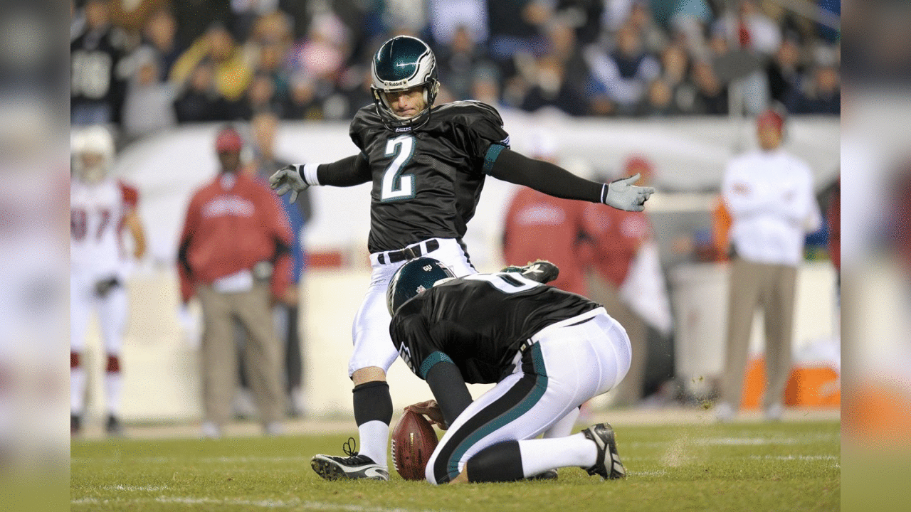 Akers recorded his 1,000th career point against the Arizona Cardinals on November 27, 2008 in an Eagles 48-20 victory.
