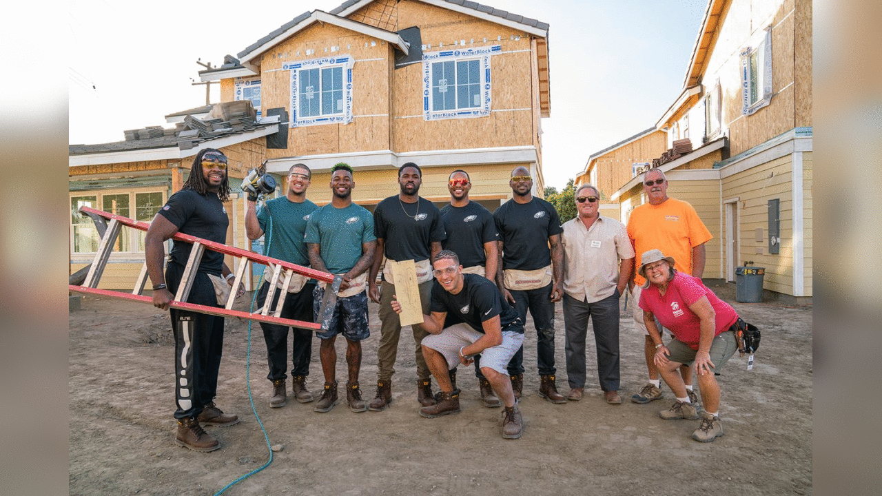 On their off day in Los Angeles, the Philadelphia Eagles spent the afternoon building homes in Santa Ana with Habitat for Humanity