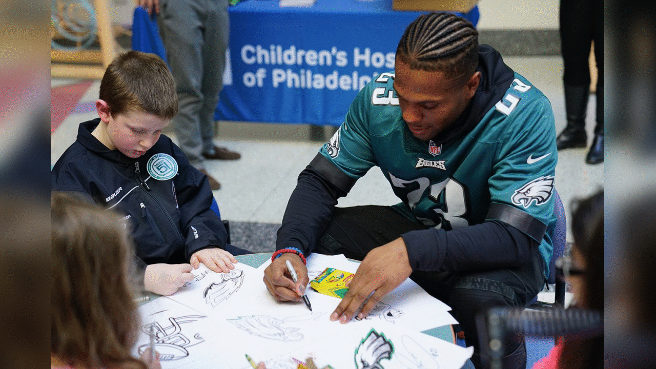 The Eagles, inclduing Najee Goode, Jordan Hicks, Jordan Matthews and Rodney McLeod, made a surprise visit to The Children's Hospital of Philadelphia on December 27.
