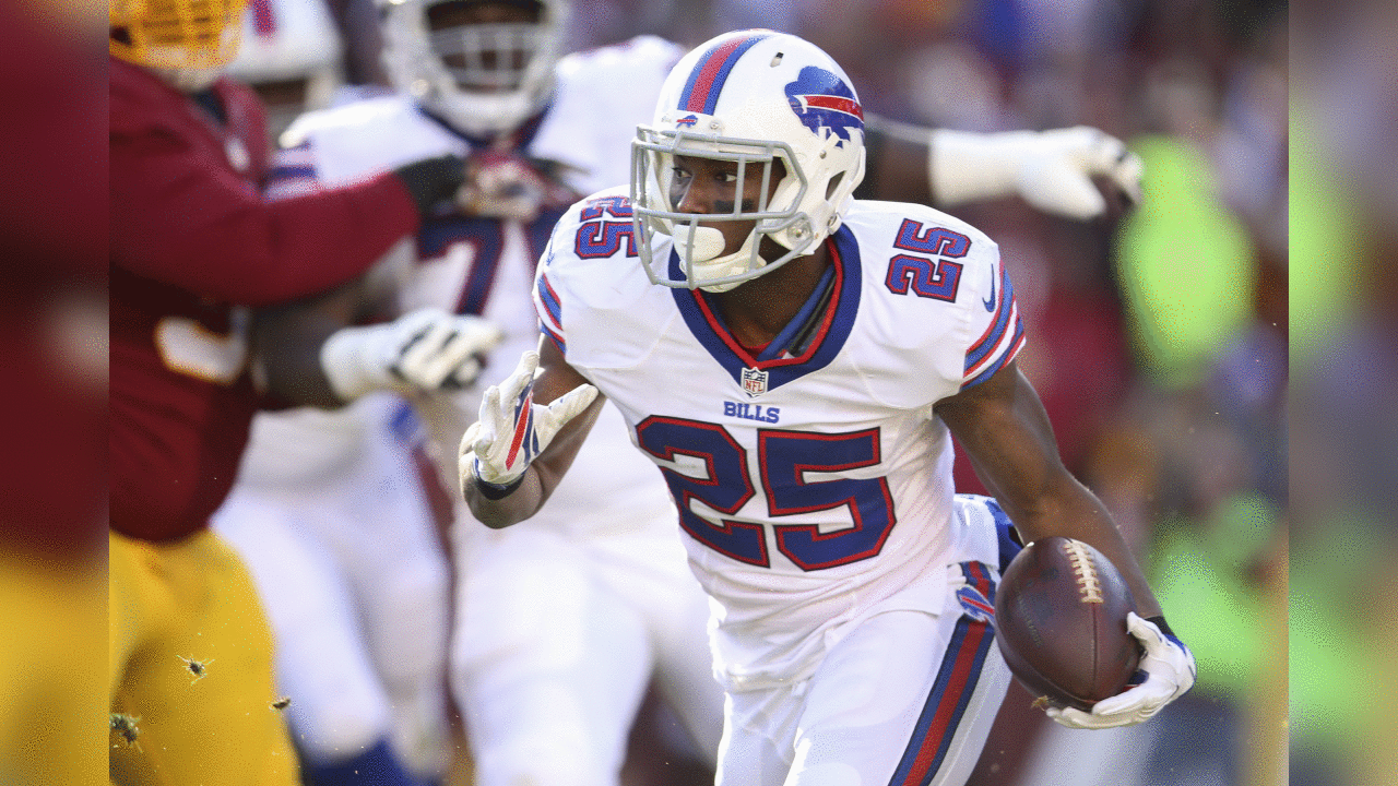 Buffalo Bills running back LeSean McCoy (25) carries the ball during the first half of an NFL football game against the Washington Redskins in Landover, Md., Sunday, Dec. 20, 2015. (AP Photo/Andrew Harnik)
