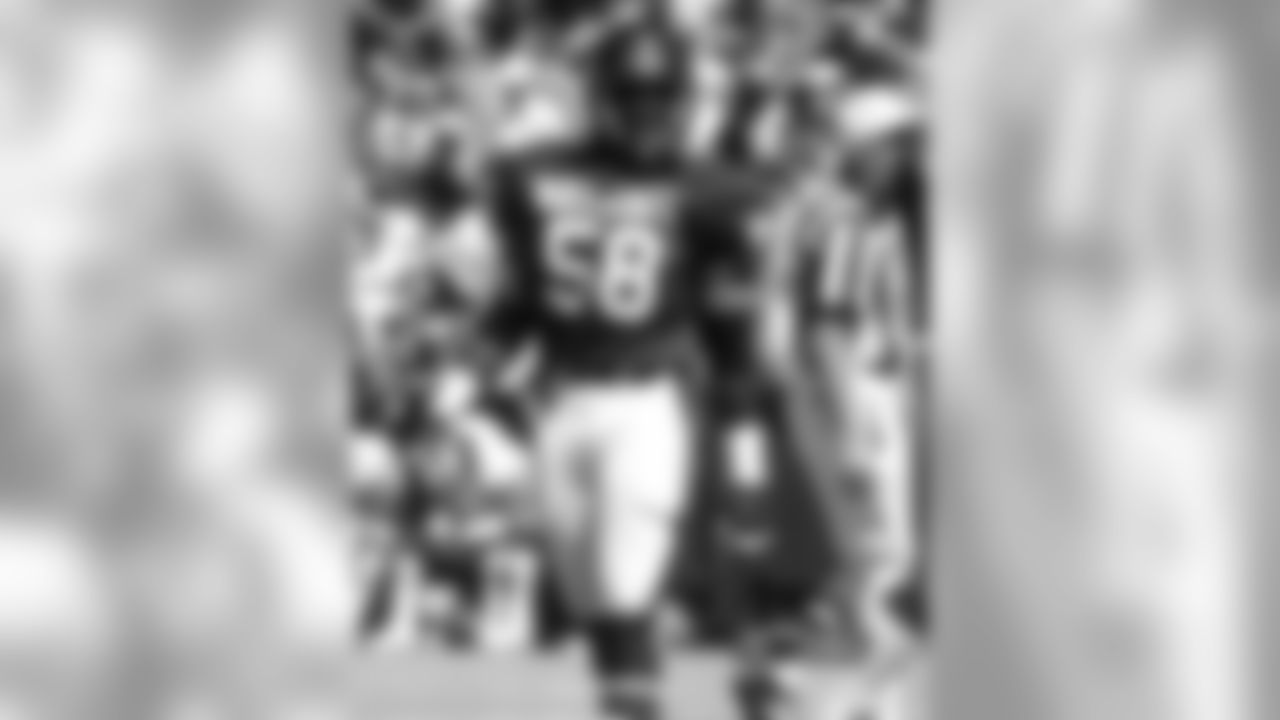 LB Wilber Marshall
(Photo from 1987 Pro Bowl)