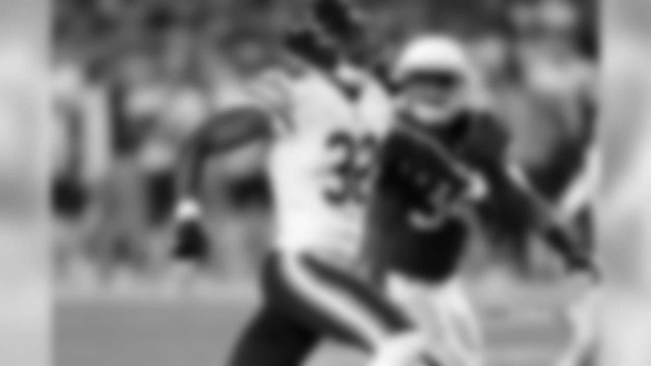 DB Deiondre' Hall