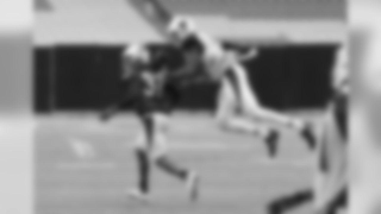 Day 19: WR Carlton Agudosi makes a great catch