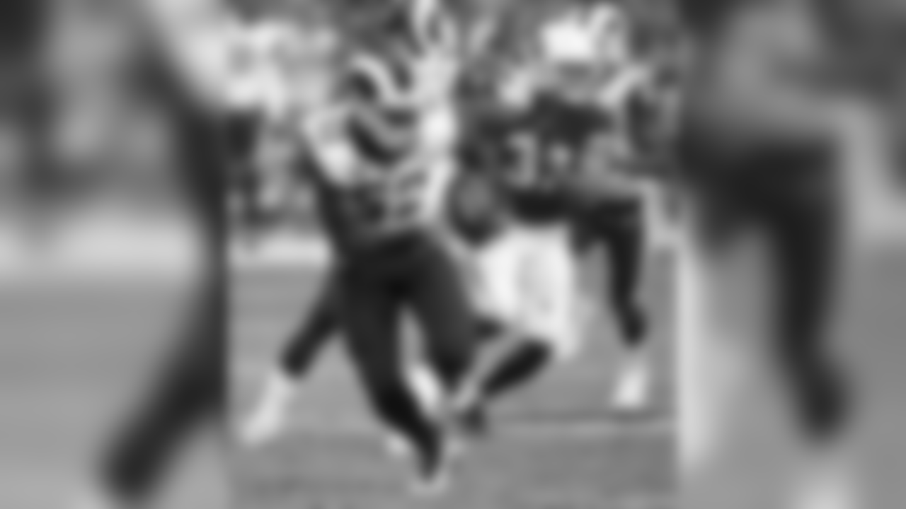 Rams LB Alec Ogletree returns an interception for a touchdown